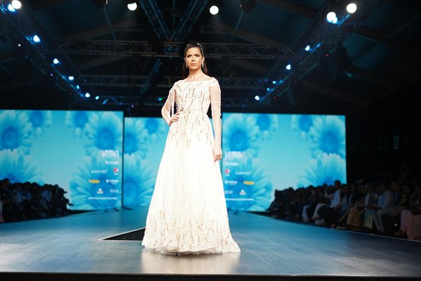 Découvrez comment les masques d'argile blanche peuvent transformer votre peau terne en éclat radieux !